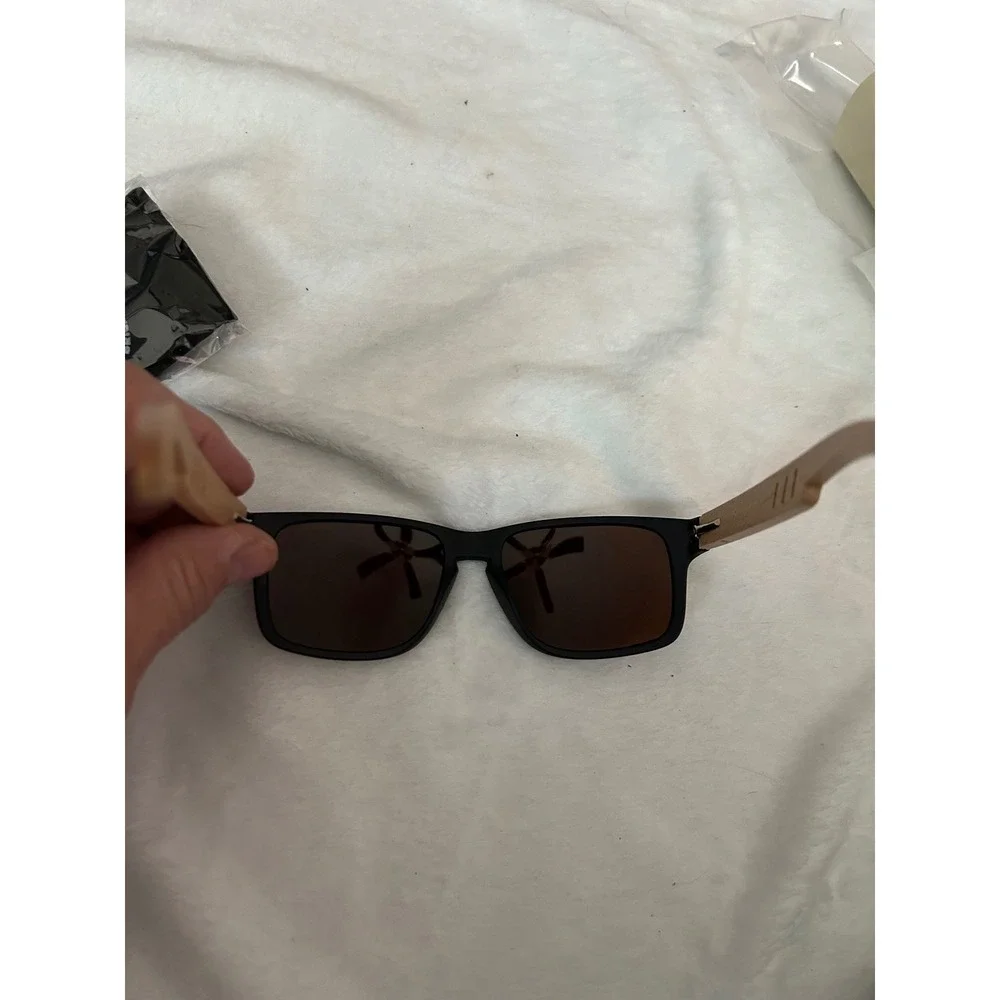Beach Daze Sunglasses Brown Lens Wood Arms Black Frame Case‎ Included